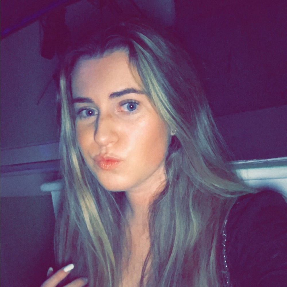 Meet your Posher, Brooke